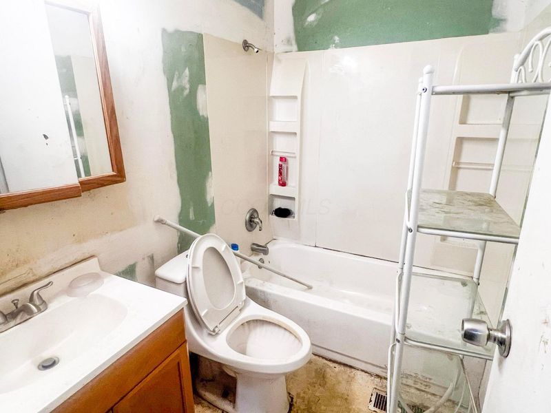 2676 Shelly Drive, Columbus, OH 43207 Photo 24