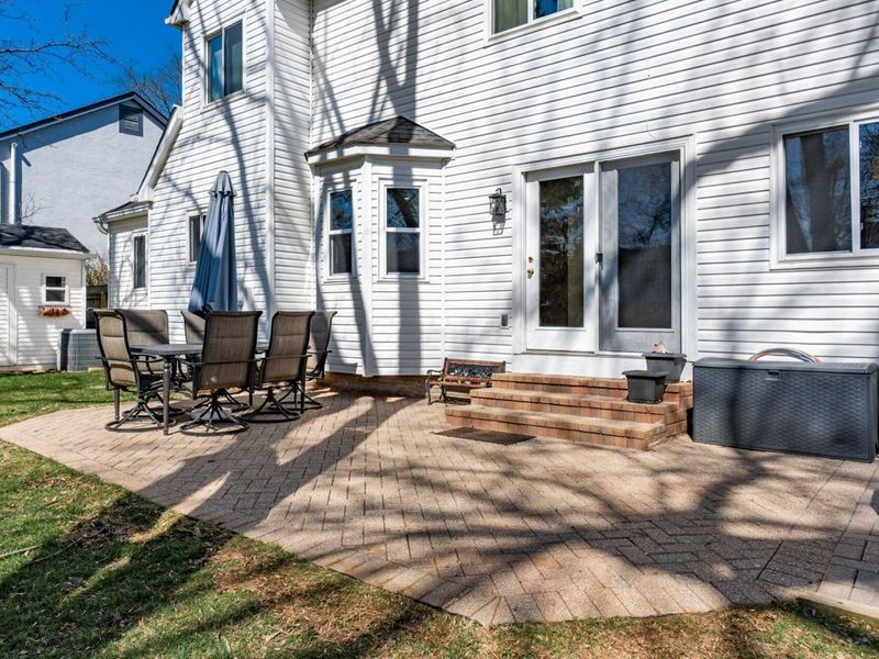 703 Suntree Drive , Westerville, OH 43081 Photo 24