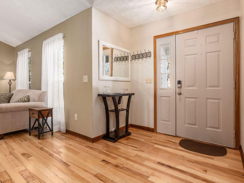 703 Suntree Drive , Westerville, OH 43081 Photo 6