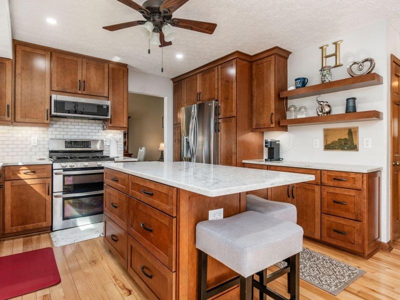 703 Suntree Drive , Westerville, OH 43081 Photo 9