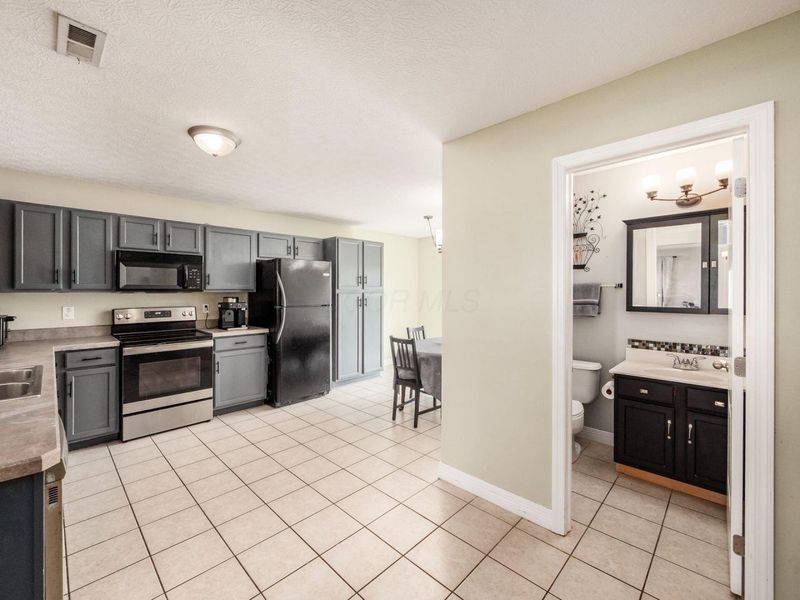 146 Dowler Drive, South Bloomfield, OH 43103 Photo 11