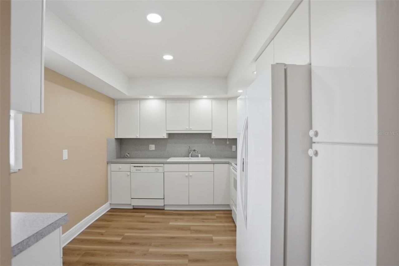 5108 Brittany Drive S, Unit 1006, Saint Petersburg, FL 33715 Photo