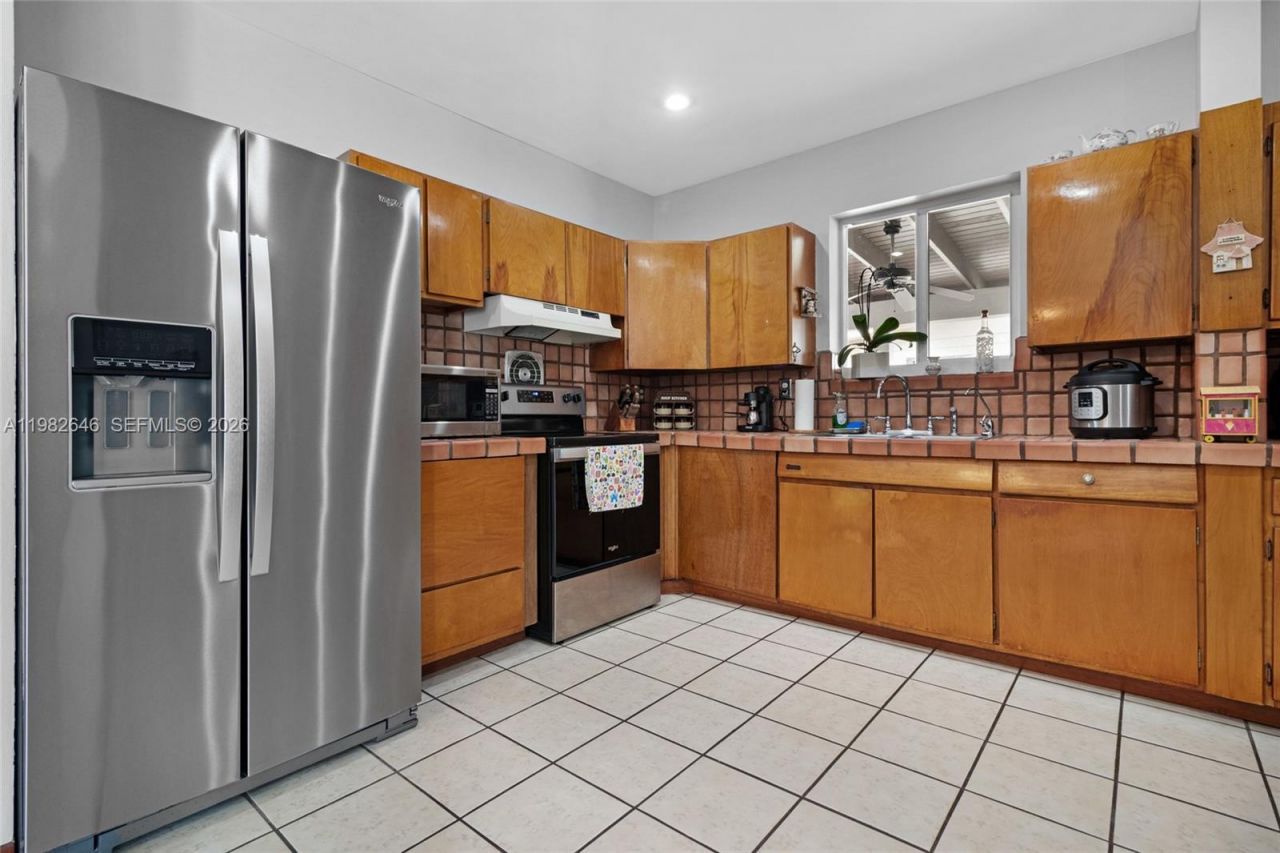 4660 W 9th Ave, Hialeah, FL 33012 Photo