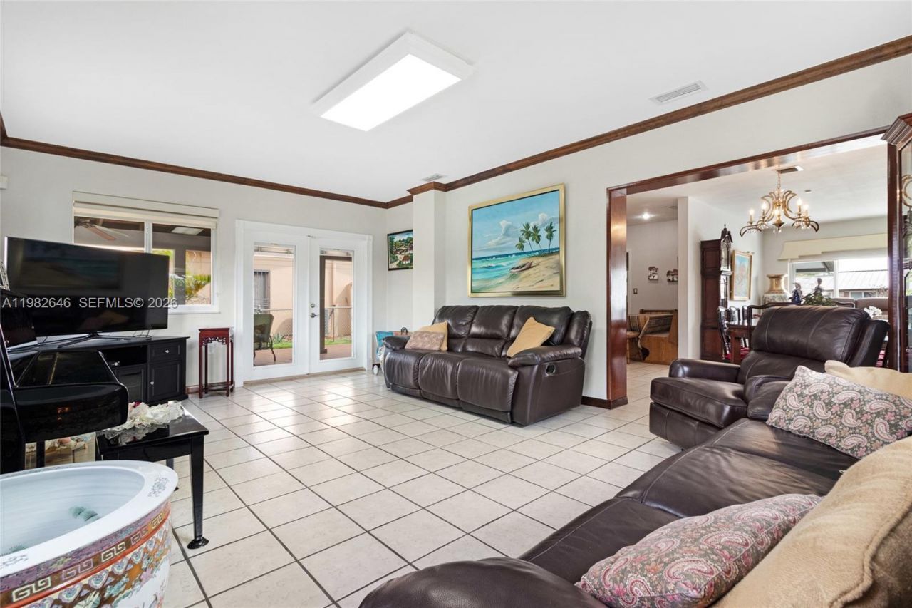 4660 W 9th Ave, Hialeah, FL 33012 Photo