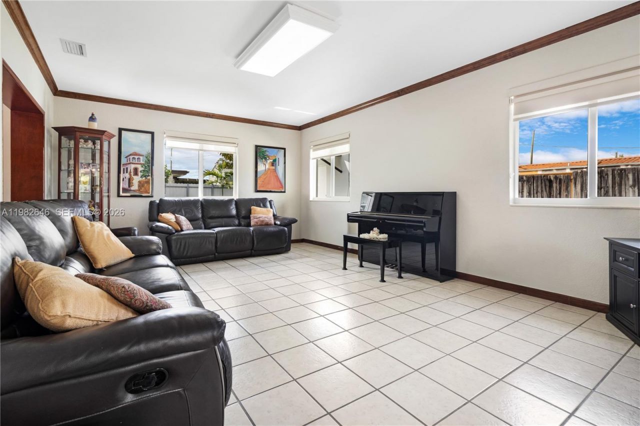 4660 W 9th Ave, Hialeah, FL 33012 Photo