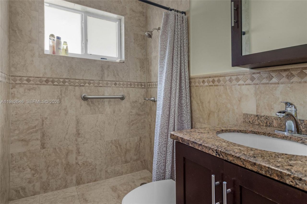 4660 W 9th Ave, Hialeah, FL 33012 Photo