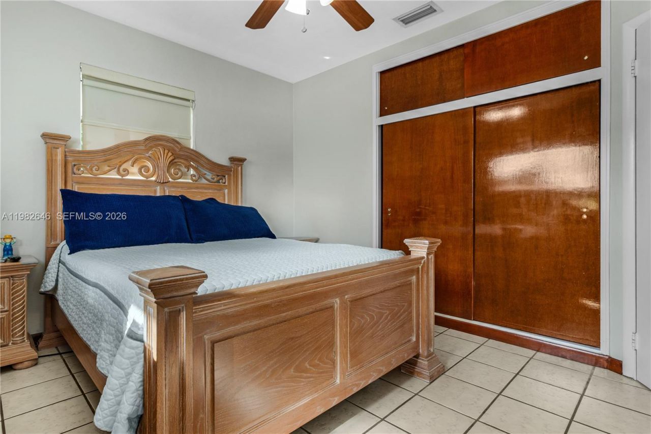 4660 W 9th Ave, Hialeah, FL 33012 Photo