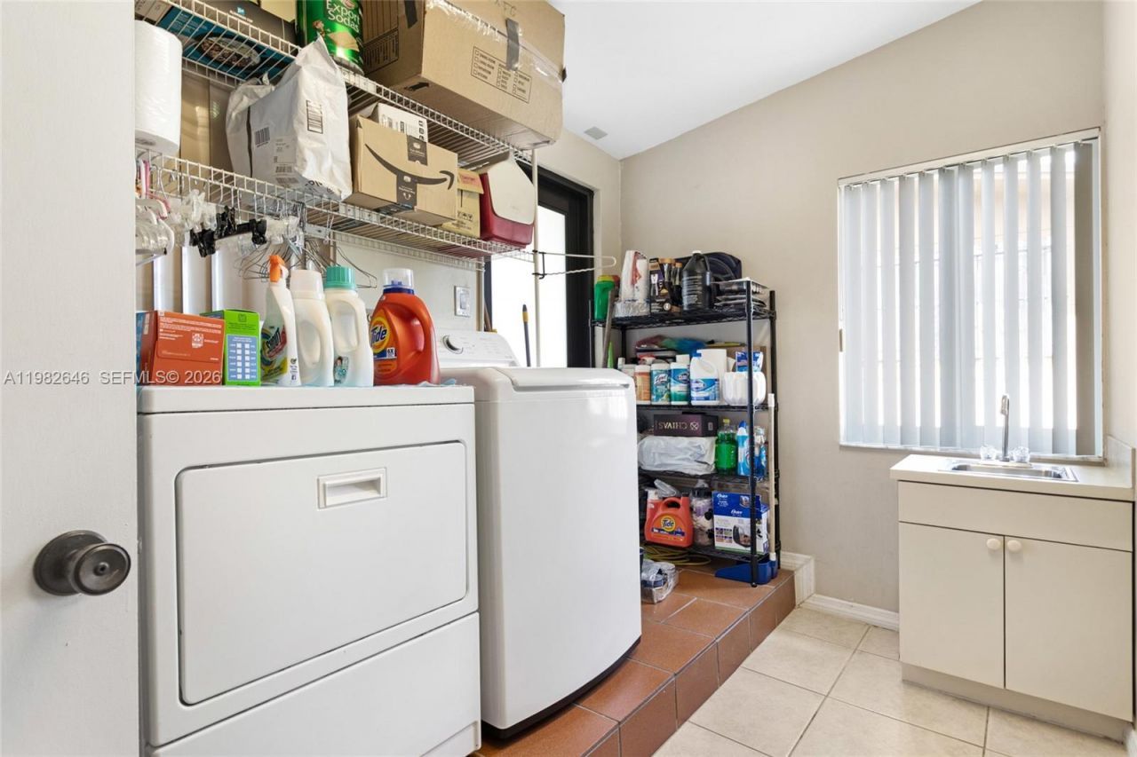 4660 W 9th Ave, Hialeah, FL 33012 Photo