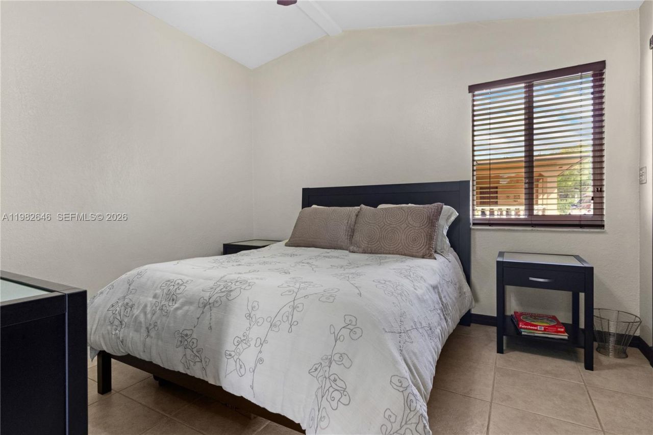 4660 W 9th Ave, Hialeah, FL 33012 Photo