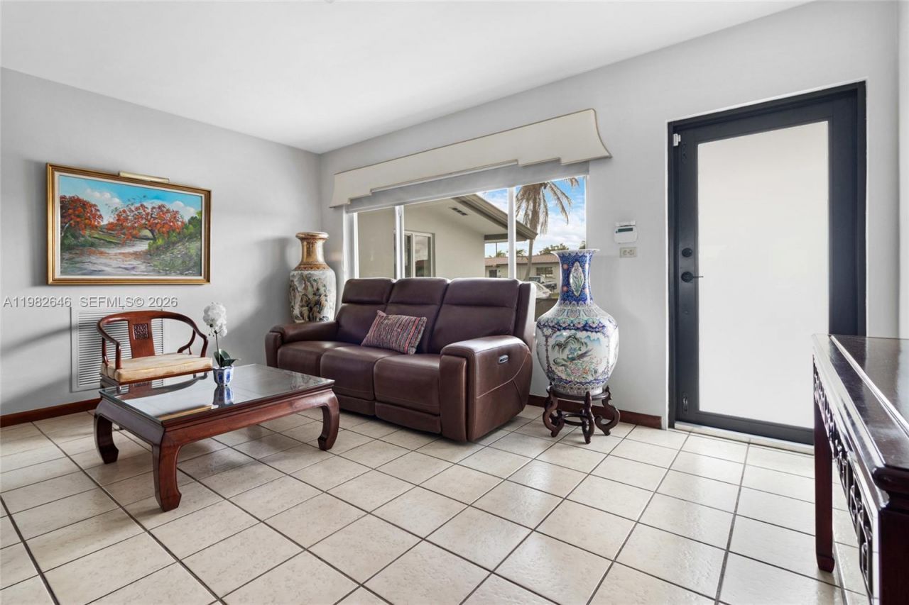 4660 W 9th Ave, Hialeah, FL 33012 Photo