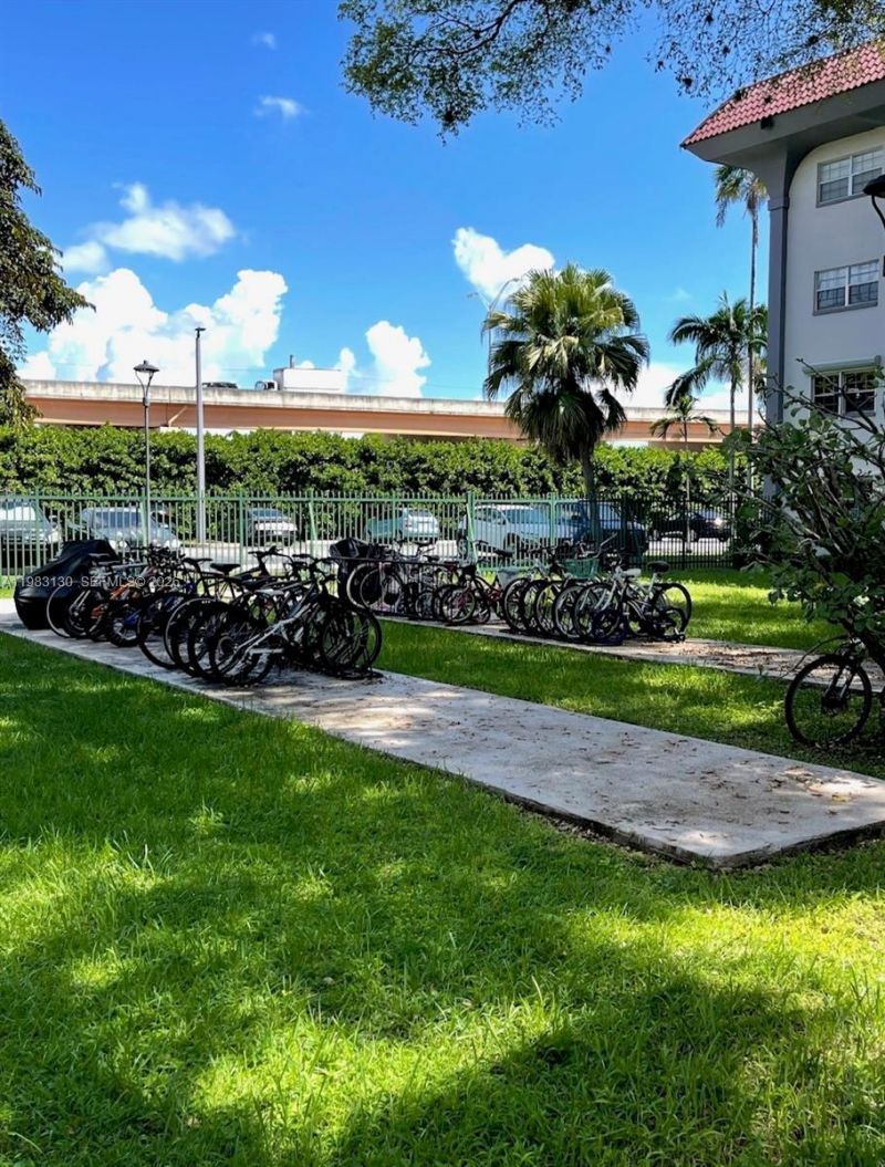 8107 SW 72nd Ave, Unit 423E, Miami, FL 33143 Photo