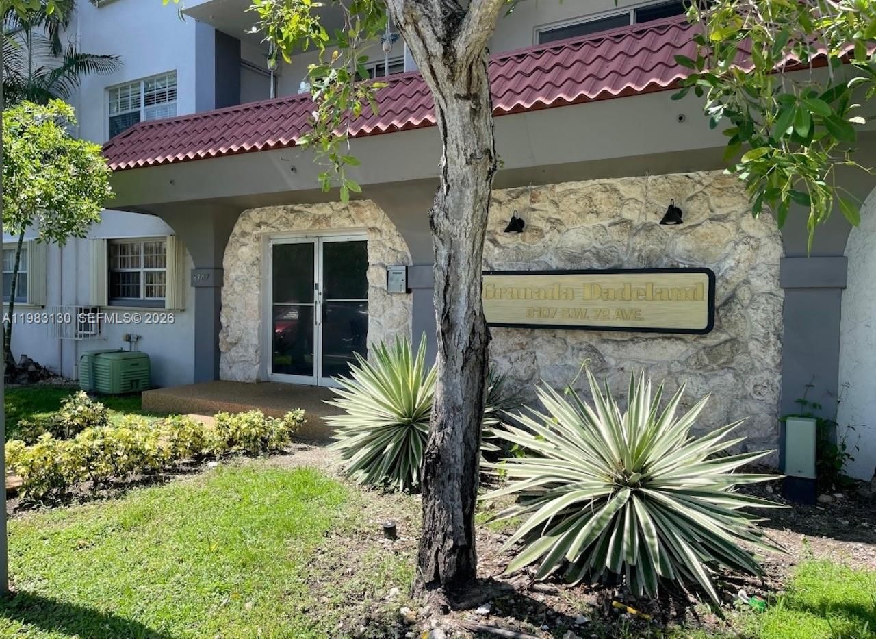 8107 SW 72nd Ave, Unit 423E, Miami, FL 33143 Photo