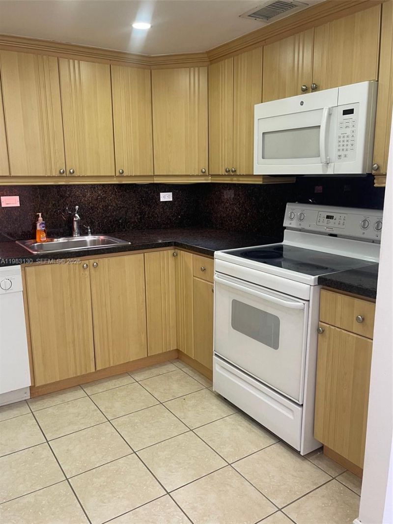 8107 SW 72nd Ave, Unit 423E, Miami, FL 33143 Photo