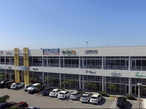 10887 NW 17th St , Unit 203, Sweetwater, FL 33172