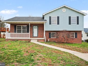 17 MASON DIXON DRIVE, LITTLESTOWN, PA 17340