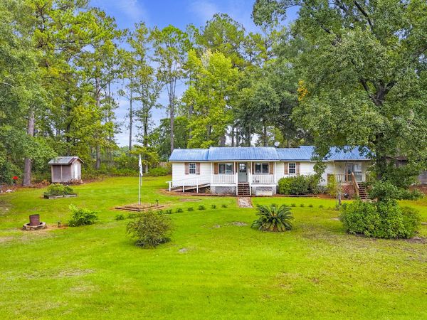 1565 East Lake Drive, Screven, GA 31560