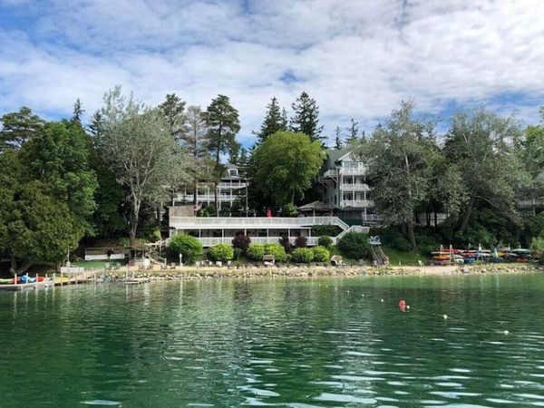 281 Victorian Village Dr, Unit 26, Elkhart Lake, WI 53020