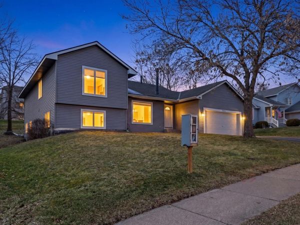 1574 Lake Susan Hills Drive, Chanhassen, MN 55317