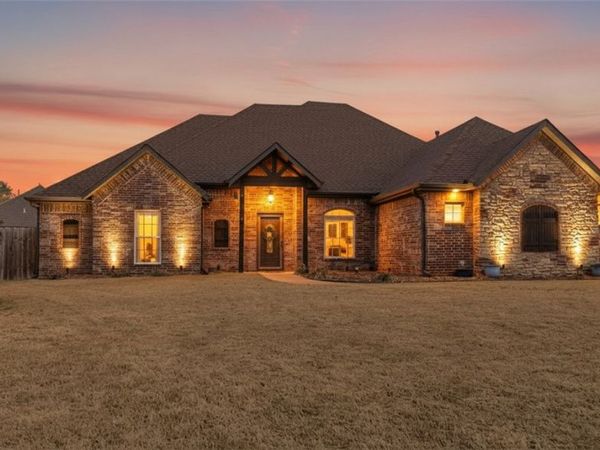 2004 Nutmeg Street, Bentonville, AR 72713