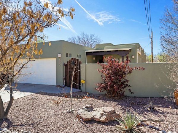 209 Manhattan Place NW, Albuquerque, NM 87104