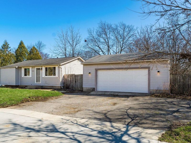 5972 Maple Canyon Avenue , Columbus, OH 43229 Photo 2