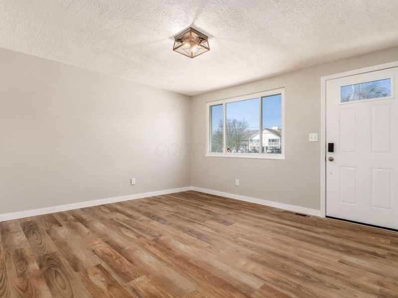 5972 Maple Canyon Avenue , Columbus, OH 43229 Photo 3