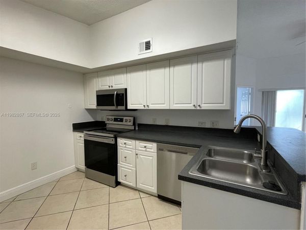9640 NW 2nd St, Unit 5-305, Pembroke Pines, FL 33024