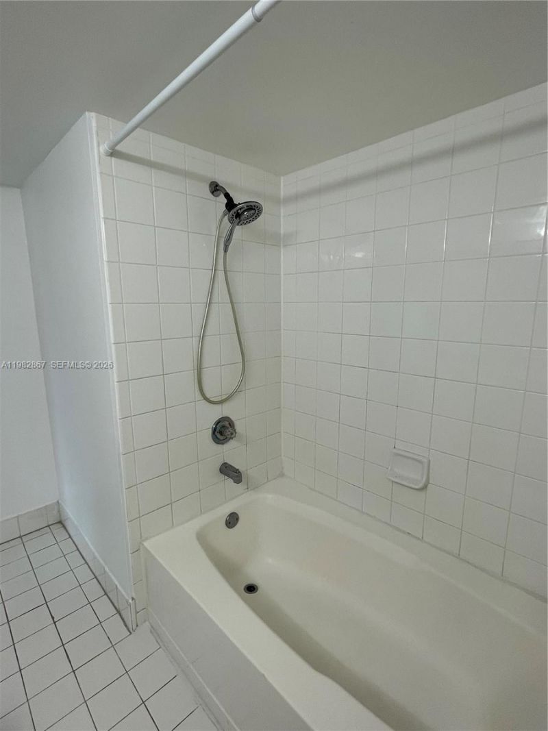 9640 NW 2nd St, Unit 5-305, Pembroke Pines, FL 33024 Photo