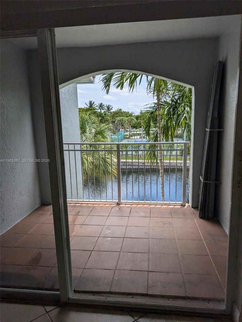 9640 NW 2nd St, Unit 5-305, Pembroke Pines, FL 33024 Photo