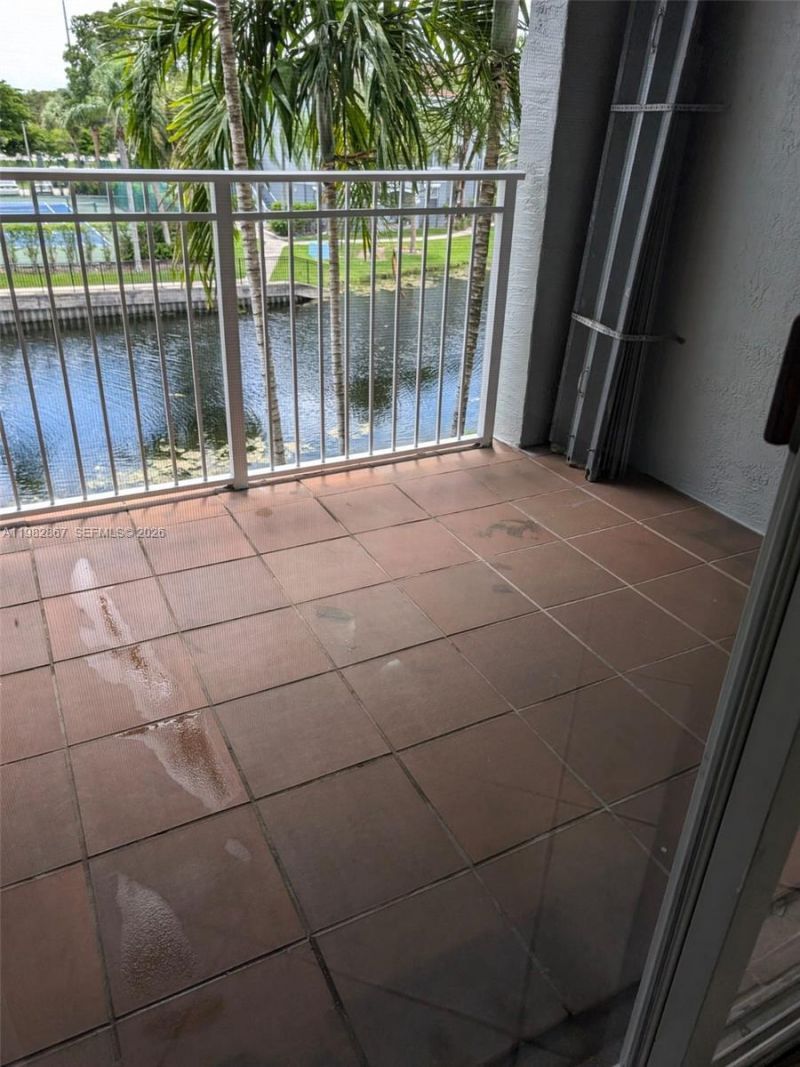 9640 NW 2nd St, Unit 5-305, Pembroke Pines, FL 33024 Photo