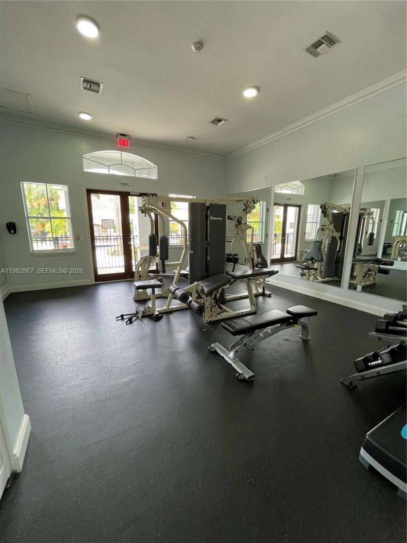 9640 NW 2nd St, Unit 5-305, Pembroke Pines, FL 33024 Photo