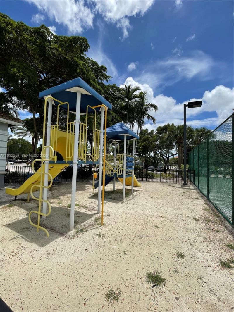 9640 NW 2nd St, Unit 5-305, Pembroke Pines, FL 33024 Photo