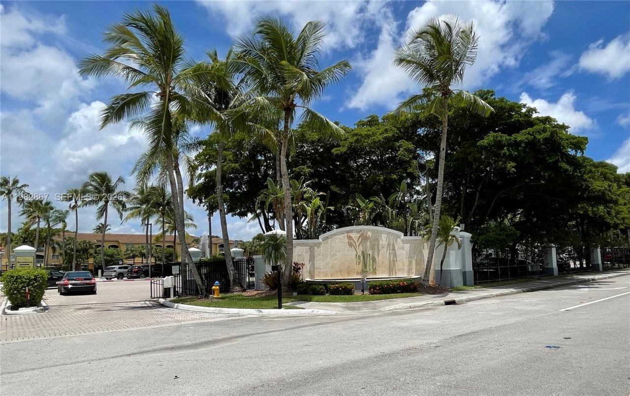 9640 NW 2nd St, Unit 5-305, Pembroke Pines, FL 33024 Photo