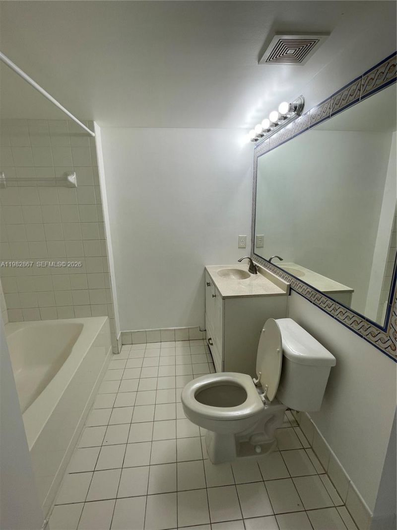 9640 NW 2nd St, Unit 5-305, Pembroke Pines, FL 33024 Photo