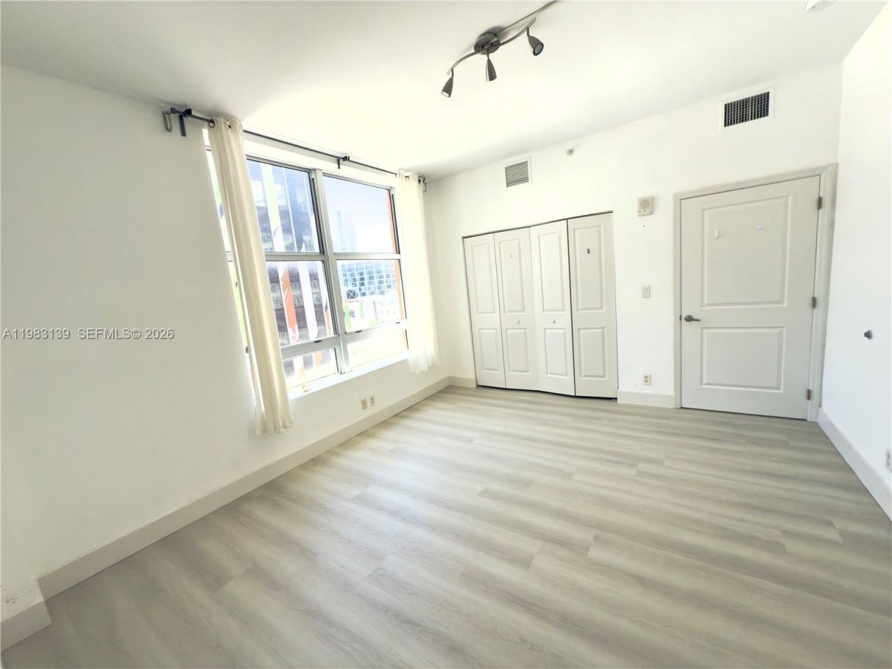 111 E Flagler St , Unit 805, Miami, FL 33131 Photo