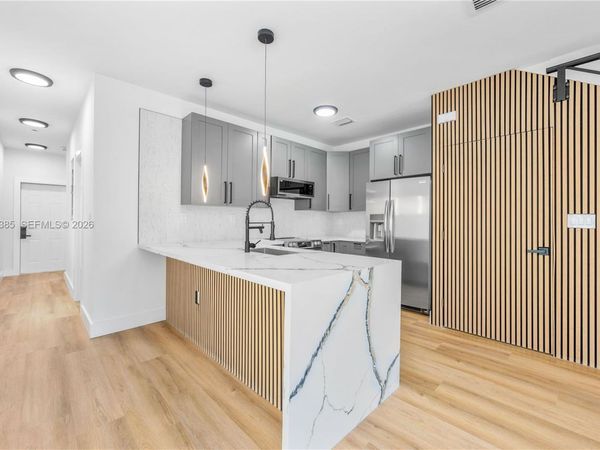 2121 NW 45th St, Unit 2123, Miami, FL 33142