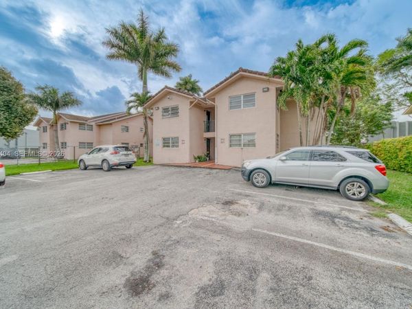 300 NE 143rd St , Unit 306, Miami, FL 33161
