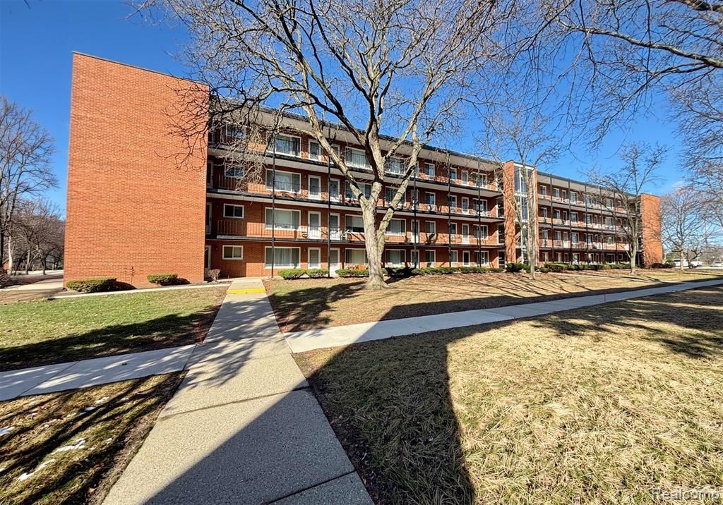 2925 W 13 Mile Road, Royal Oak, MI 48073 Main Photo