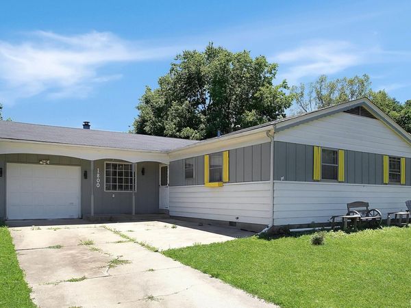 1800 E Saint Jude Court, Peoria Heights, IL 61616