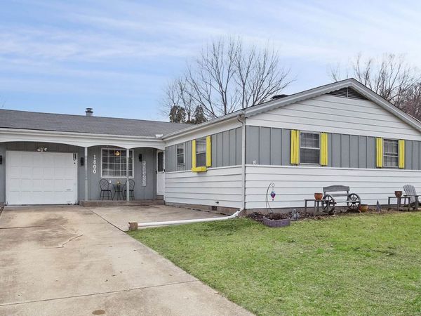 1800 E Saint Jude Court, Peoria Heights, IL 61616