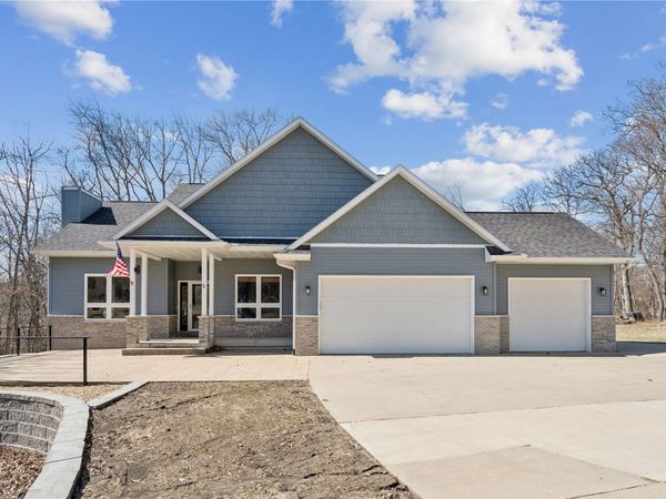 1589 Twin Valley Dr NE, Solon, IA 52333