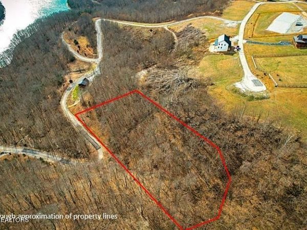 431 Bald Eagle Rd, Hilham, TN 38568