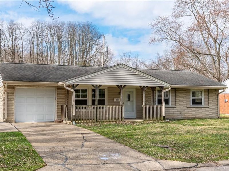 208 Pinegrove Drive, Bellbrook, OH 45305 Photo 2