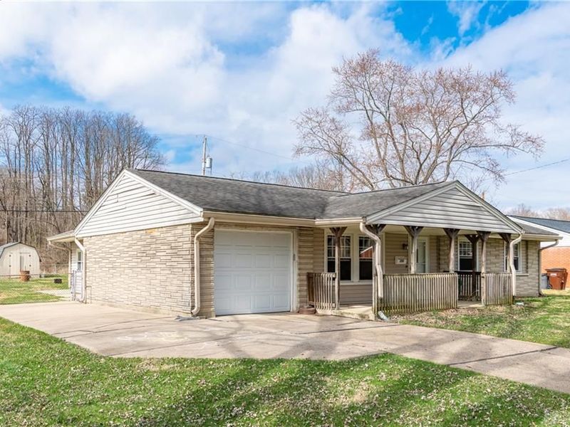 208 Pinegrove Drive, Bellbrook, OH 45305 Photo 3