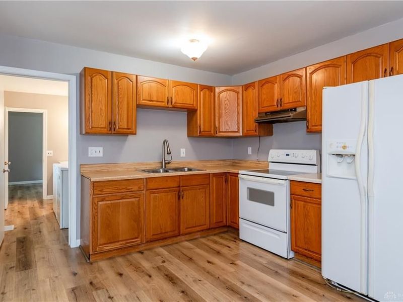 208 Pinegrove Drive, Bellbrook, OH 45305 Photo 9