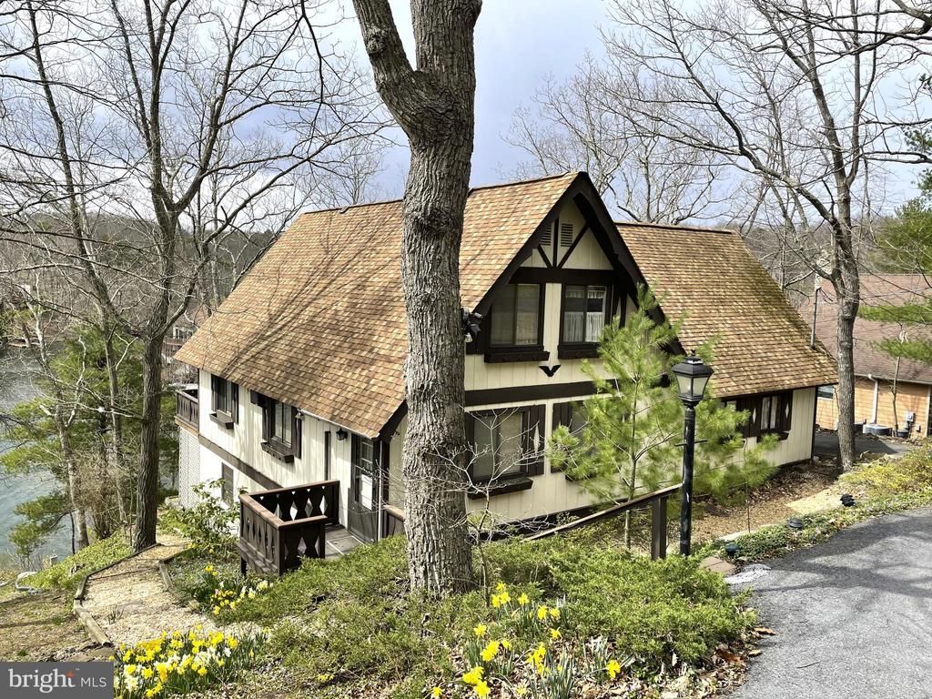 233 Sunset Circle, Cross Junction, VA 22625 Main Photo