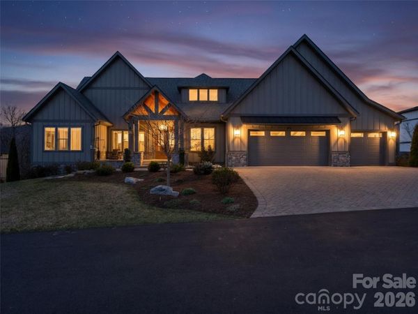 275 Daniel Circle Drive, Mills River, NC 28759