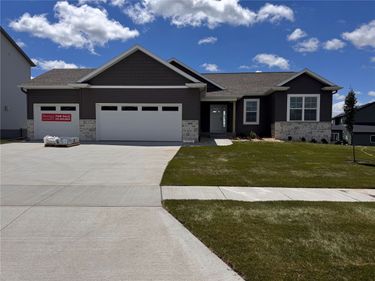 1985 Royal Oak Ridge Road, Marion, IA 52302