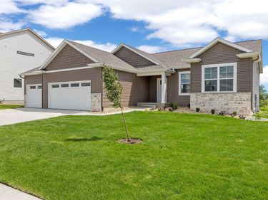 1985 Royal Oak Ridge Road, Marion, IA 52302