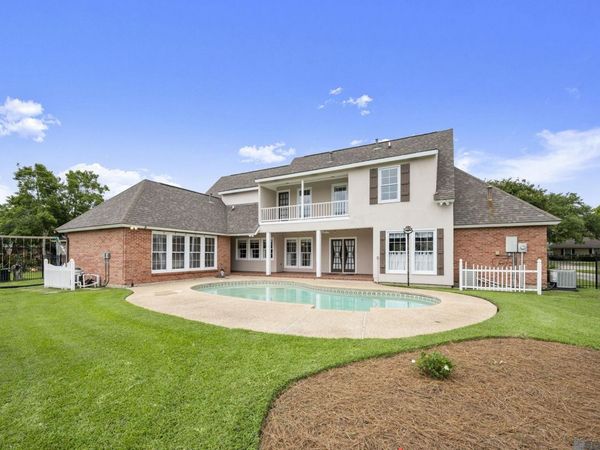 12511 S Lake Sherwood Ave, Baton Rouge, LA 70816